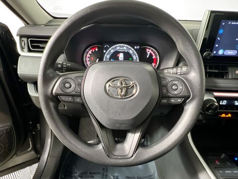 Used 2025 Toyota RAV4 XLE FWD image 18