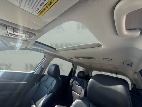 Used 2024 Kia Telluride S w/ S Sunroof Package FWD image 10