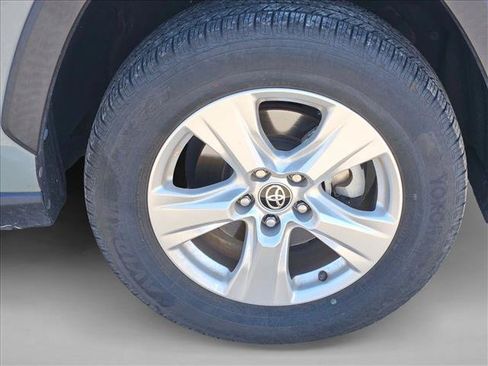 Used 2021 Toyota RAV4 XLE w/ Carpet Mat Package (TMS) AWD/4WD image 15
