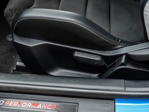 Used 2022 Ford Mustang Shelby GT500 w/ Carbon Fiber Track Pack RWD image 32
