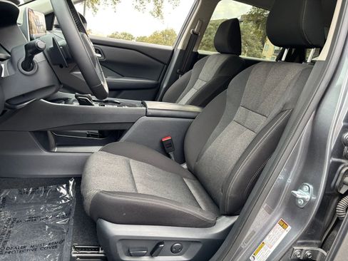 Used 2025 Nissan Rogue SV image 22