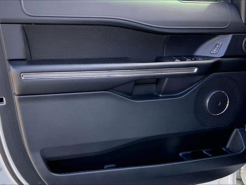 Used 2020 Ford Expedition Max XLT image 21