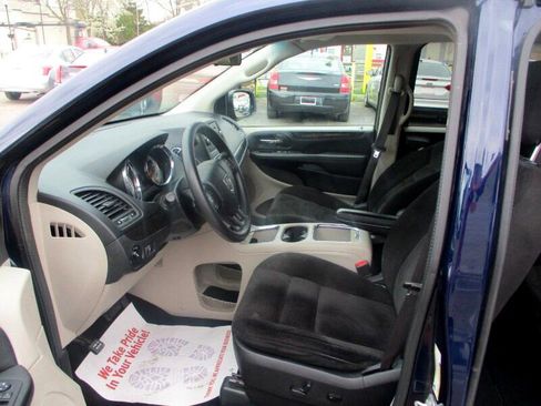 Used 2016 Dodge Grand Caravan SXT image 9
