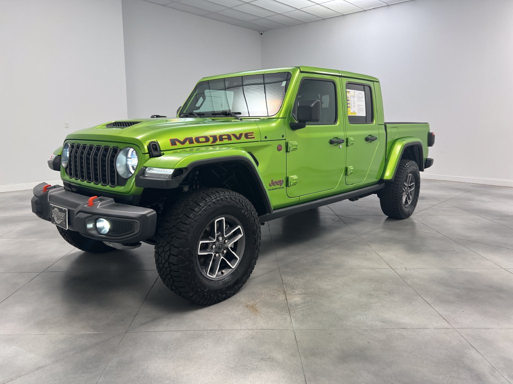 Used 2025 Jeep Gladiator Mojave w/ Convenience Group AWD/4WD image 4