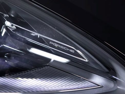 Certified 2026 Porsche Macan AWD/4WD image 16