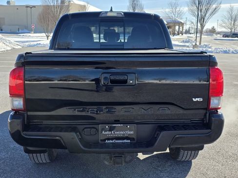 Used 2017 Toyota Tacoma TRD Off-Road image 7