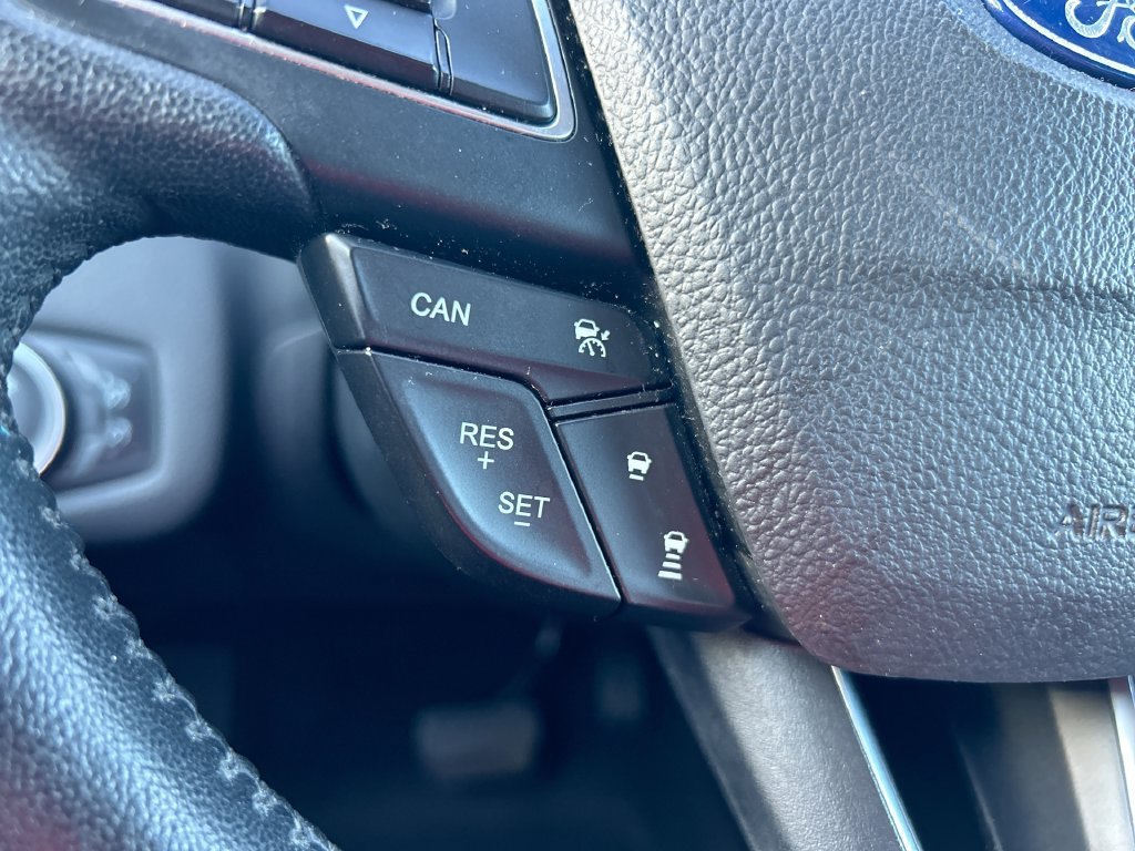 Used 2018 Ford Escape SE w/ Ford Safe & Smart Package FWD image 17