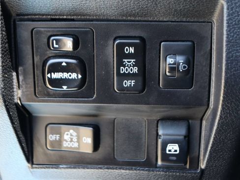 Used 2017 Toyota Tundra SR5 w/ SR5 Upgrade Package RWD image 20