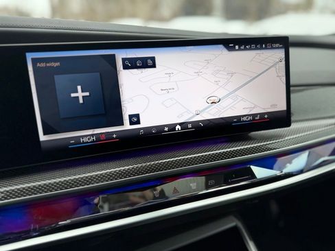 Certified 2023 BMW 760i xDrive w/ Executive Package image 19