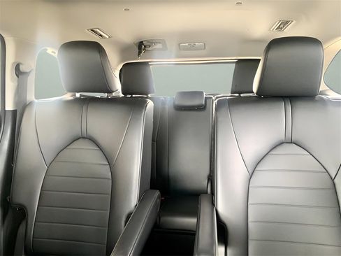 Used 2024 Toyota Highlander XLE image 45