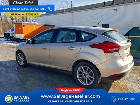 Used 2017 Ford Focus SE image 3