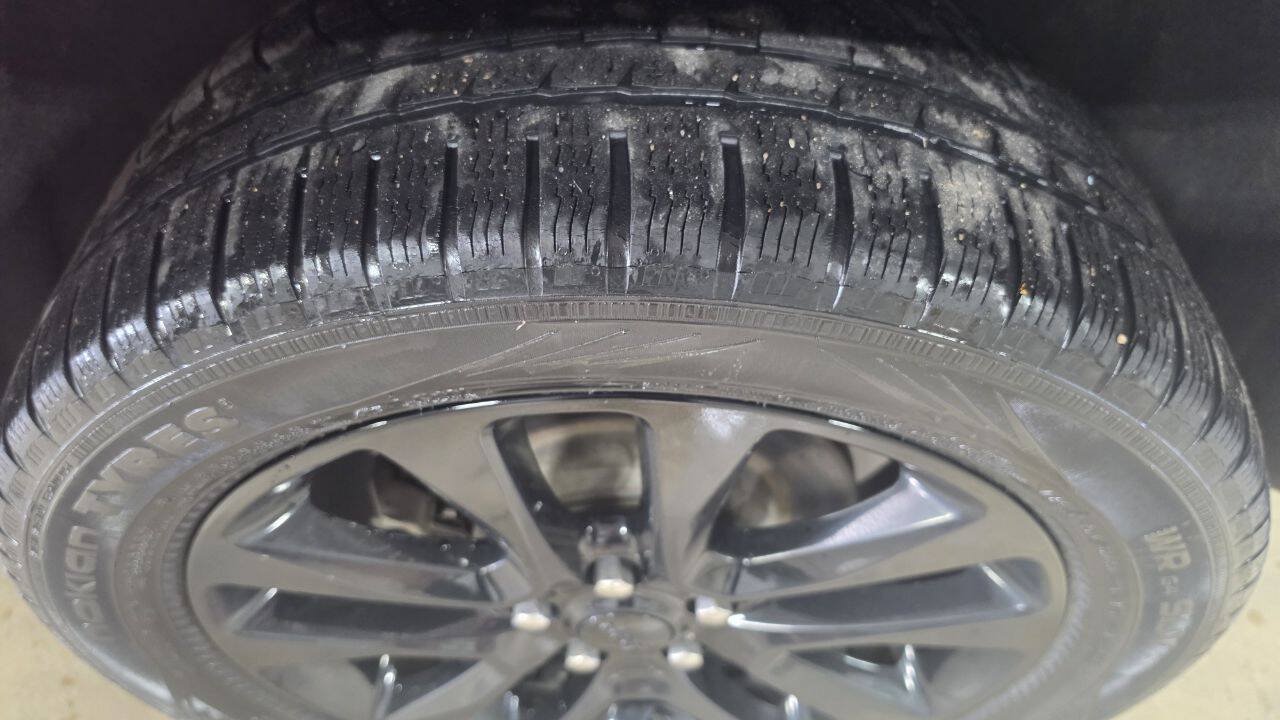 Used 2018 Jeep Grand Cherokee Altitude AWD/4WD image 11