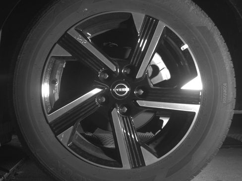 Used 2025 Nissan Sentra SV image 14