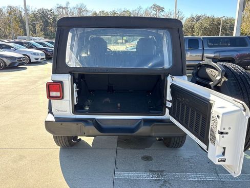 Used 2022 Jeep Wrangler Unlimited Sport image 28