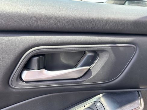 Used 2024 Nissan Rogue SV FWD image 9
