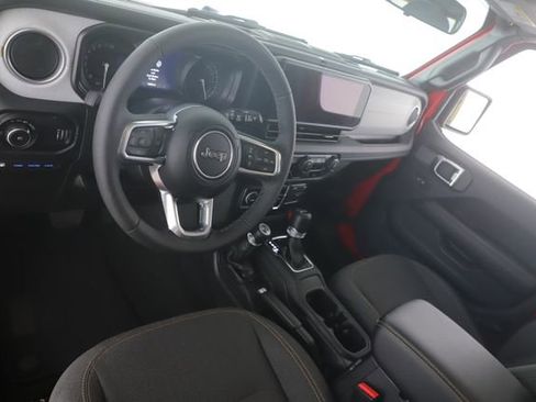 Used 2025 Jeep Wrangler Unlimited Sahara w/ Safety Group image 17