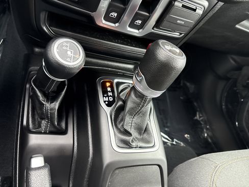 Certified 2024 Jeep Wrangler Sport S image 31