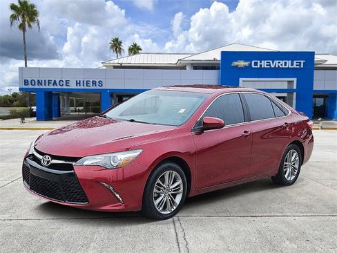 Used 2015 Toyota Camry SE image 2