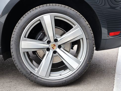 New 2026 Porsche Macan image 28