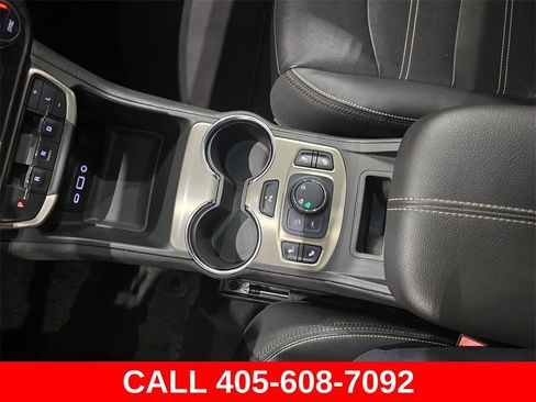 Used 2024 GMC Terrain Denali AWD/4WD image 25