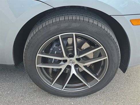 Used 2025 Porsche Macan image 13
