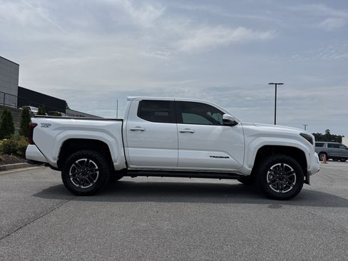 Used 2024 Toyota Tacoma TRD Sport AWD/4WD image 11