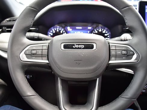 Used 2025 Jeep Compass Limited AWD/4WD image 18