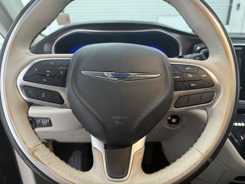 Used 2020 Chrysler Pacifica Limited FWD image 9