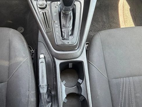 Used 2017 Ford Focus SE FWD image 25