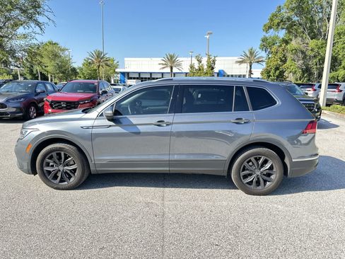 Used 2024 Volkswagen Tiguan SE FWD image 3