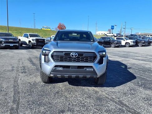 Used 2024 Toyota Tacoma TRD Sport image 32