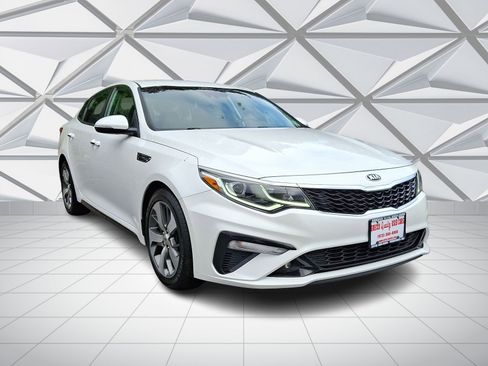 Used 2019 Kia Optima S image 2