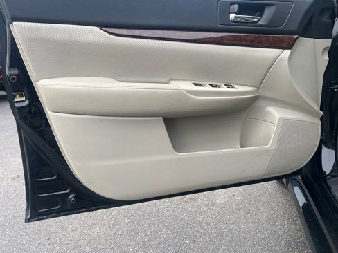 Used 2013 Subaru Legacy 2.5i Limited AWD/4WD image 9