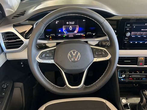 New 2026 Volkswagen Taos SE FWD image 14