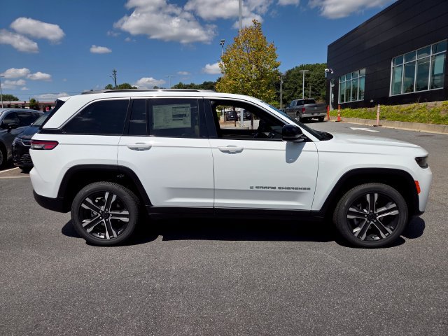 New 2027 Jeep Grand Cherokee Limited AWD/4WD image 10