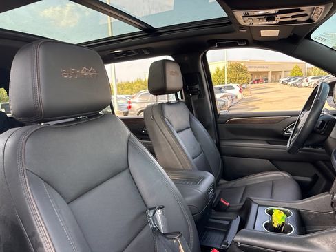 Used 2024 Chevrolet Suburban High Country w/ Premium Package AWD/4WD image 13