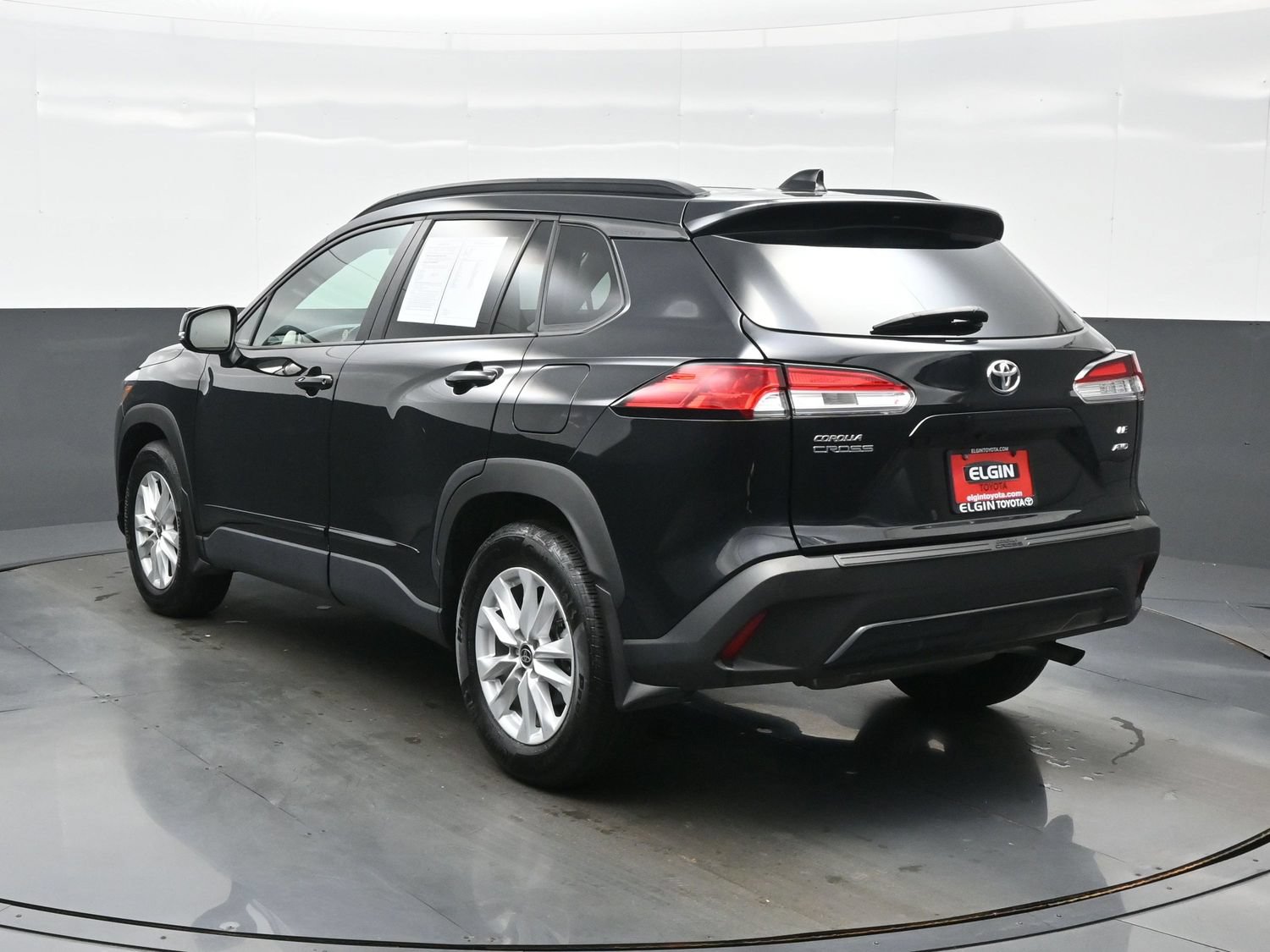 Used 2023 Toyota Corolla Cross LE AWD/4WD image 4