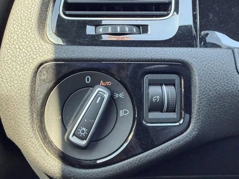 Used 2015 Volkswagen Golf R 4-Door AWD/4WD image 30