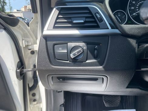 Used 2018 BMW 320i xDrive Sedan AWD/4WD image 14