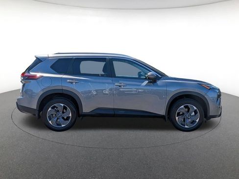 Used 2025 Nissan Rogue SV w/ SV Premium Package FWD image 4