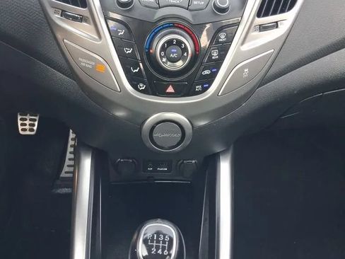 Used 2014 Hyundai Veloster w/ Style Package 02 FWD image 18