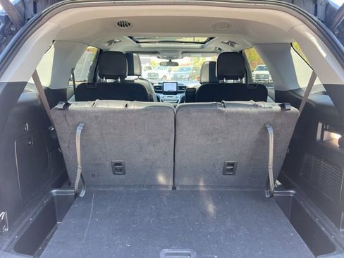Used 2023 Ford Explorer XLT w/ Equipment Group 202A AWD/4WD image 16