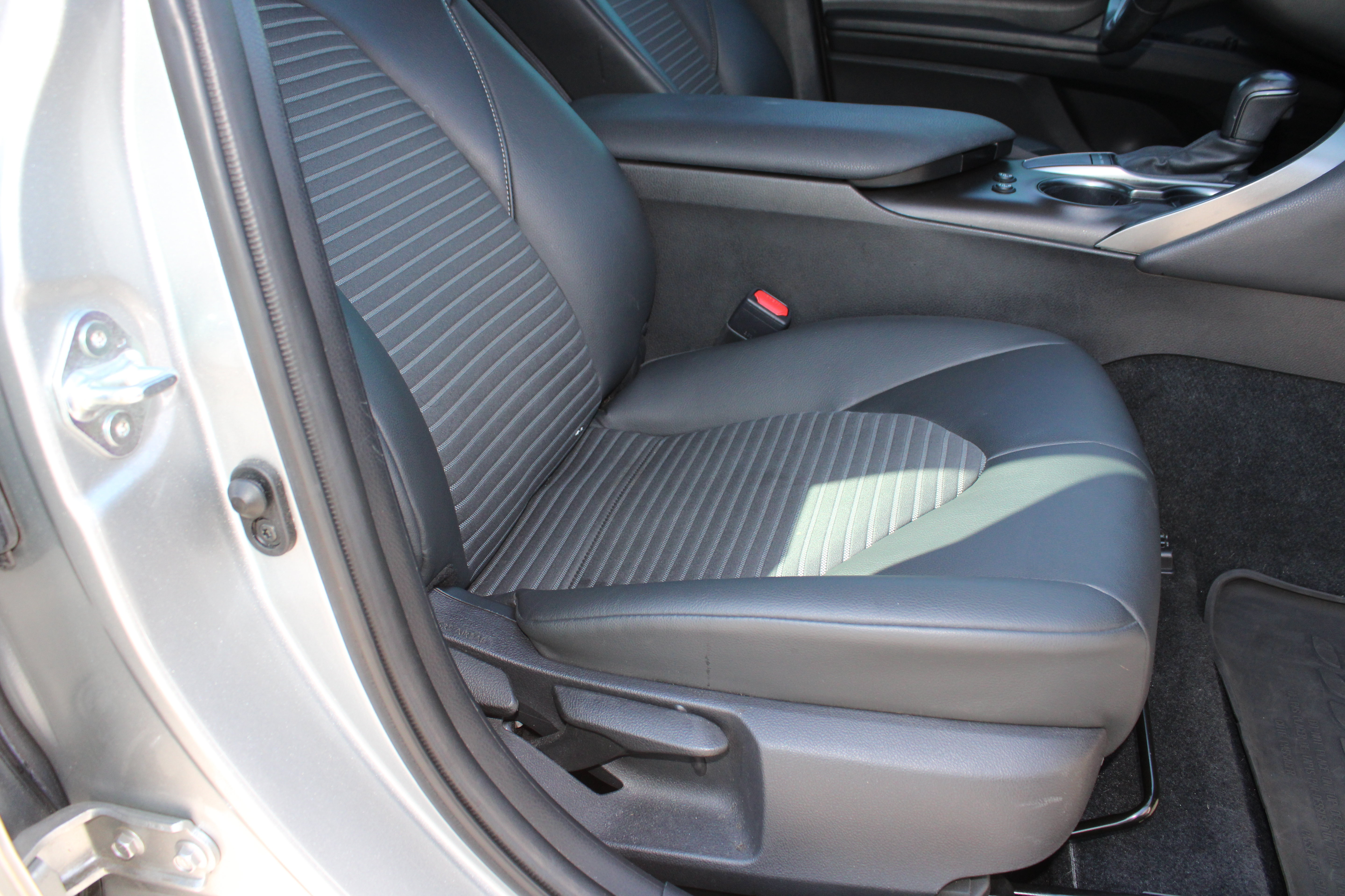Used 2022 Toyota Camry SE w/ Audio Upgrade Package FWD image 17