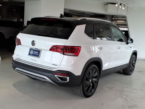 Certified 2023 Volkswagen Taos SE w/ Panoramic Sunroof Package AWD/4WD image 4