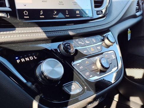 New 2025 Chrysler Pacifica Select FWD image 7