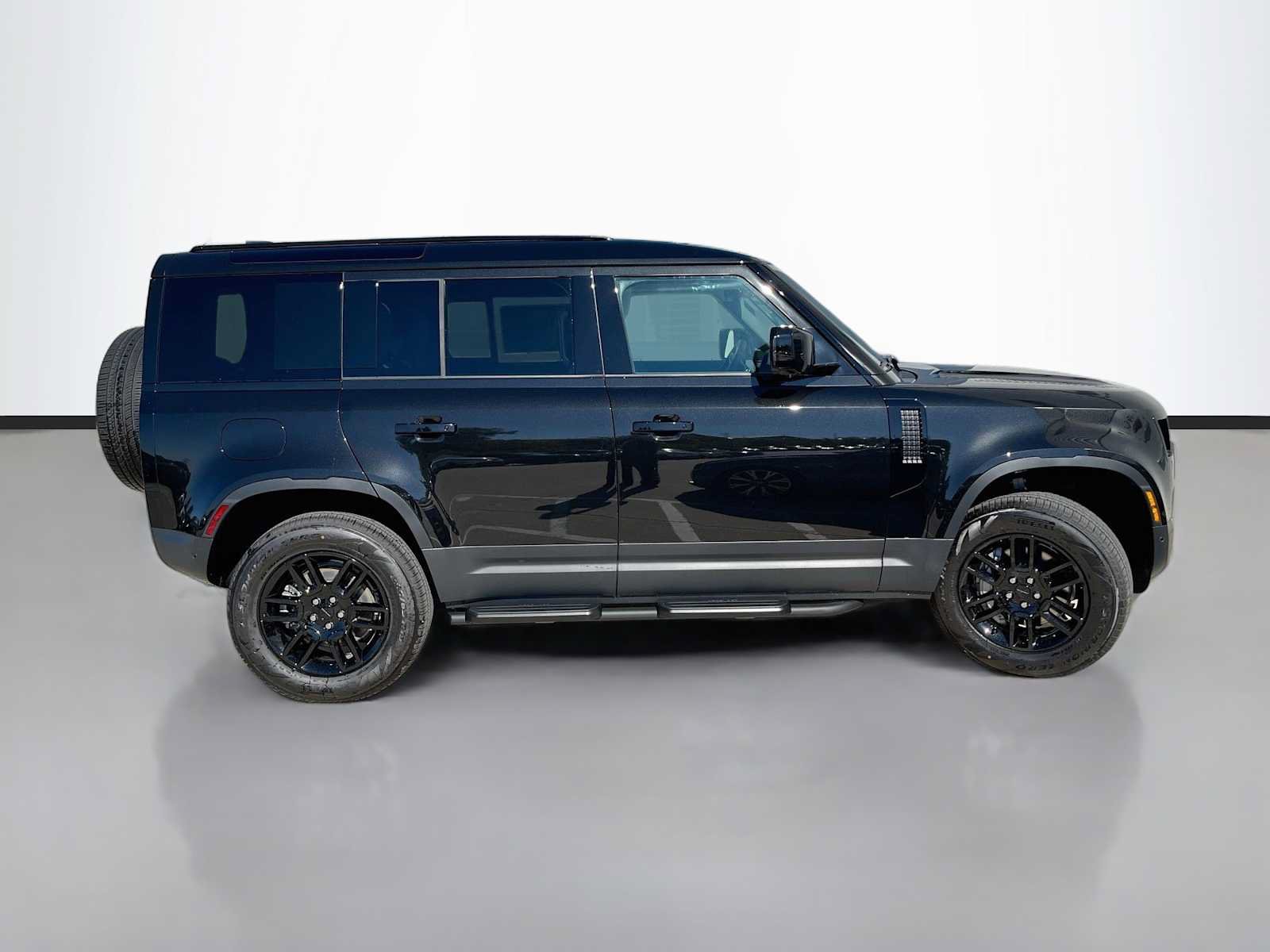 New 2026 Land Rover Defender 110 S AWD/4WD image 7
