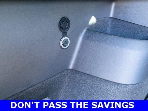 New 2025 Volkswagen Tiguan SE image 35