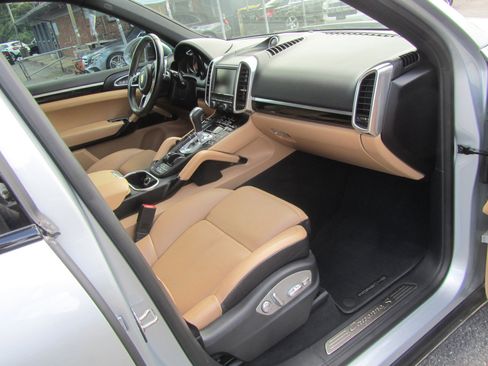 Used 2016 Porsche Cayenne S w/ Premium Plus Package image 21