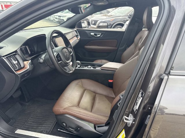 Used 2025 Volvo V60 B5 Cross Country Plus AWD/4WD image 21