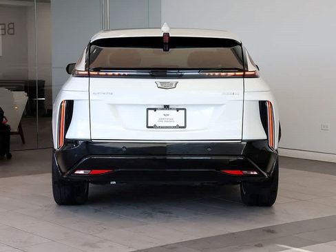 Used 2024 Cadillac Lyriq Luxury w/ LPO, Floor Liner Package AWD/4WD image 4